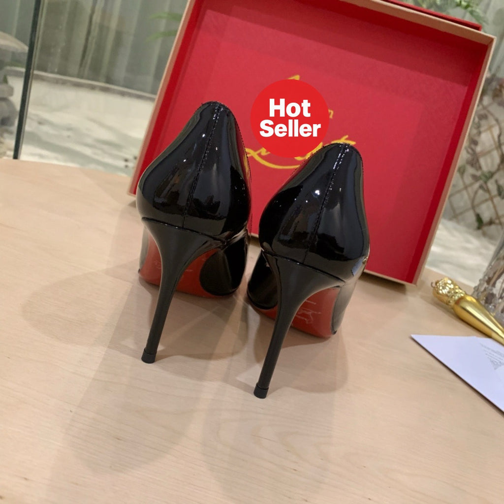 Black patent leather high heels, 8.5cm heel.