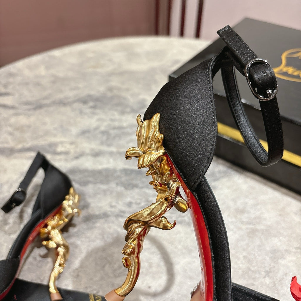 High-heeled shoes featuring a rose design; 10cm heel.