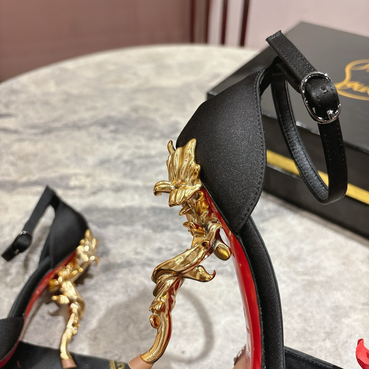 High-heeled shoes featuring a rose design; 10cm heel.